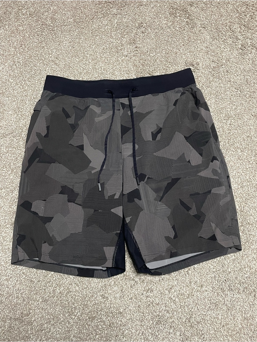Lululemon T.H.E. Linerless 10” Shorts Men’s Large